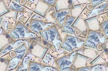 500 Nepal rupisi büyük bir yığın halinde duruyor. Zengin yaşam kavramsal geçmişi. Büyük miktarda para.