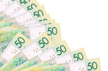 Beyaz zemin üzerinde izole edilmiş 50 Belorus ruble banknotları var. Fan kaplamasında da fotokopi alanı var. Maaş zamanı kavramı veya finansal işlemler
