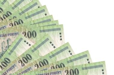 200 Macar forint banknotları beyaz arka planda izole edilmiş, fotokopi alanı da pervaneye yakın duruyor. Maaş zamanı kavramı veya finansal işlemler