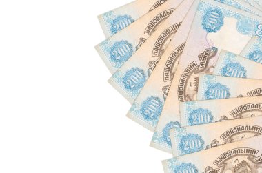 200 Ukrayna hrivniası banknotu beyaz arka planda fotokopi uzayı ile izole edilmiş olarak yatıyor. Zengin yaşam kavramsal geçmişi. Büyük miktarda ulusal para birimi zenginliği