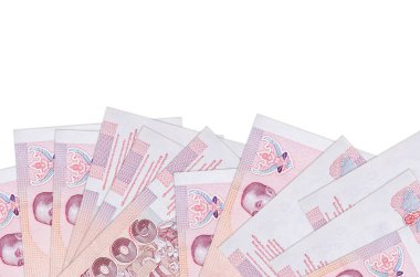 100 Tayland baht banknotu beyaz arka planda, kopya alanı ile birlikte ekranın alt tarafında bulunur. Paralı iş kavramları için arkaplan afişi şablonu