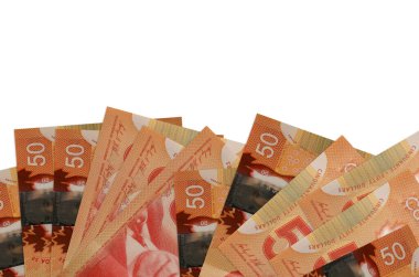 Ekranın alt tarafında 50 Kanada doları banknot var. Beyaz arka planda izole edilmiş ve fotokopi alanı var. Paralı iş kavramları için arkaplan afişi şablonu