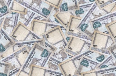 500 Nepal rupisi büyük bir yığın halinde duruyor. Zengin yaşam kavramsal geçmişi. Büyük miktarda para.