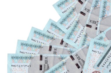 5 Mısır sterlinli banknotlar beyaz üzerine izole edilmiş farklı bir sırayla yatar. Yerel bankacılık ya da para kazanma konsepti. İş arkaplanı afişi