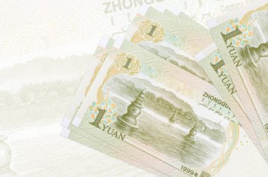1 Çin Yuan 'ı banknotları büyük yarı şeffaf banknotların arka planında duruyor. Ulusal para biriminin soyut sunumu. İş konsepti