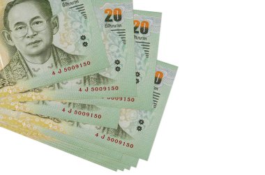 20 Tayland Baht banknotları küçük gruplar halinde ya da beyaz paketler halinde uzanıyor. Kopyalama alanı olan bir model. İş ve para değişimi kavramı