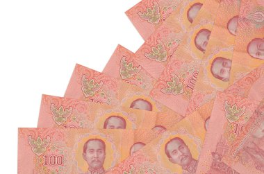 100 Tayland Baht banknotu beyaza izole edilmiş farklı bir sırayla yatar. Yerel bankacılık ya da para kazanma konsepti. İş arkaplanı afişi