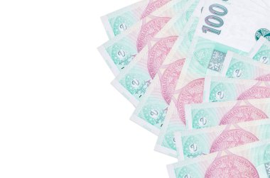 100 Çek korun banknotu beyaz arka planda fotokopi alanı ile izole bir şekilde duruyor. Zengin yaşam kavramsal geçmişi. Büyük miktarda ulusal para birimi zenginliği
