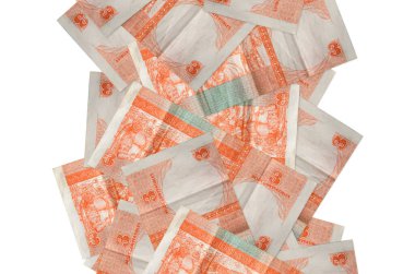 Üstü açılabilir 3 Küba pezosu beyazın üzerinde izole bir şekilde uçuyor. Birçok banknot sol ve sağ tarafta beyaz kopya alanı ile düşüyor