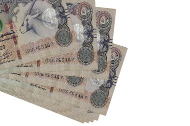 50 BAE dirhem banknotları küçük gruplar halinde ya da beyaza izole edilmiş paketler halinde bulunur. Kopyalama alanı olan bir model. İş ve para değişimi kavramı