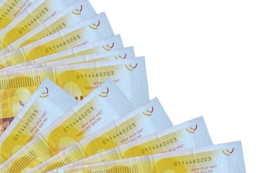 100 İsrailli yeni şekel banknotları beyaz arka planda izole edilmiş, fotokopi alanı da vantilatörde duruyor. Maaş zamanı kavramı veya finansal işlemler