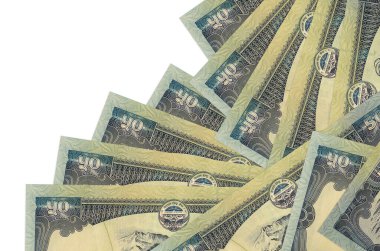 50 Nepal Rupisi banknotları beyaza izole edilmiş farklı bir sırayla yatar. Yerel bankacılık ya da para kazanma konsepti. İş arkaplanı afişi