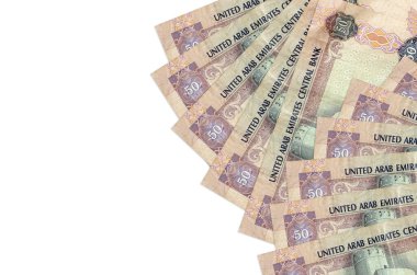 50 BAE dirhem banknotu beyaz arka planda fotokopi alanı ile izole bir şekilde duruyor. Zengin yaşam kavramsal geçmişi. Büyük miktarda ulusal para birimi zenginliği