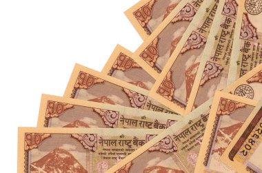 10 Nepal Rupisi banknotları beyaza izole edilmiş farklı bir sırayla yatar. Yerel bankacılık ya da para kazanma konsepti. İş arkaplanı afişi