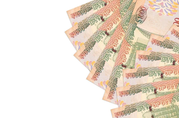1000 Guyanese dolarlık banknotlar beyaz arka planda fotokopi alanı ile izole bir şekilde duruyor. Zengin yaşam kavramsal geçmişi. Büyük miktarda ulusal para birimi zenginliği