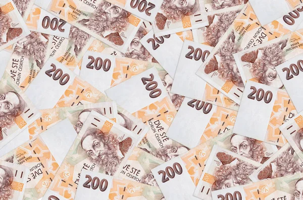 200 Çek korun banknotu büyük bir yığın halinde duruyor. Zengin yaşam kavramsal geçmişi. Büyük miktarda para.