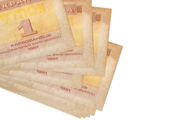 1 Ukrayna kuponu banknotları küçük gruplar halinde ya da beyaza izole edilmiş paketler halinde duruyor. Kopyalama alanı olan bir model. İş ve para değişimi kavramı