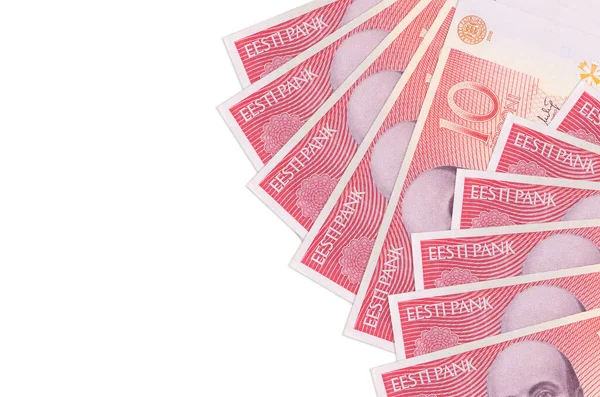 10 tane Estonya kroon banknotu beyaz arka planda fotokopi alanı ile izole edilmiş olarak yatıyor. Zengin yaşam kavramsal geçmişi. Büyük miktarda ulusal para birimi zenginliği
