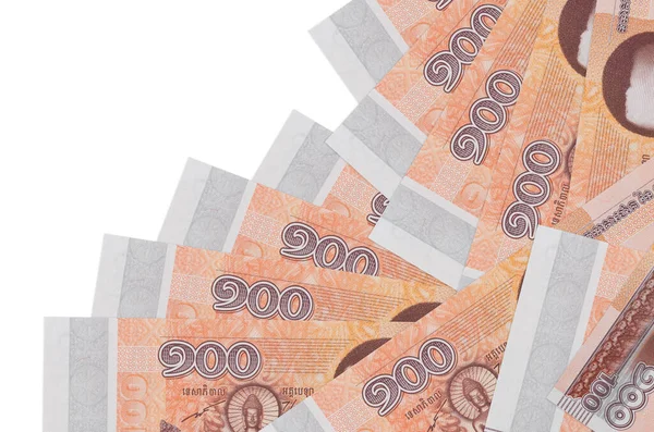 100张柬埔寨瑞尔钞票以不同的顺序排列在白色上 本地银行或货币制造的概念 商业背景横幅 — 图库照片