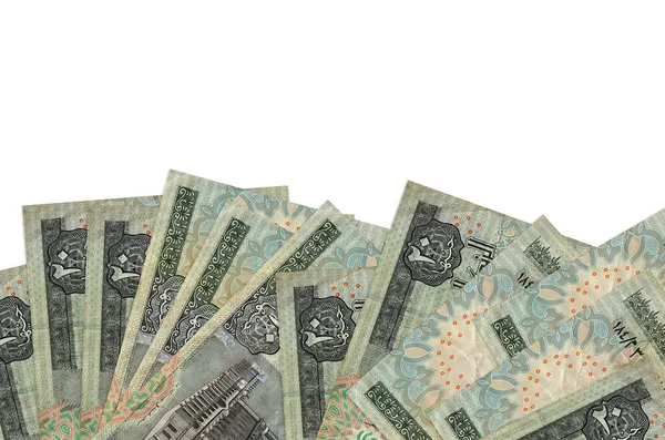 Ekranın alt tarafında 20 Mısırlı banknot var. Beyaz arka planda izole edilmiş ve fotokopi alanı var. Paralı iş kavramları için arkaplan afişi şablonu