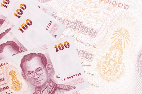 100 Thajských Bahtských Bankovek Leží Pozadí Velké Poloprůhledné Bankovky Abstraktní — Stock fotografie