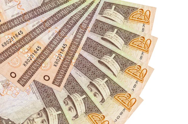 20 Dominik pezosu beyaz arka planda izole bir şekilde duruyor. Fan şeklinde fotokopi alanı da yakın planda. Finansal işlemler kavramı