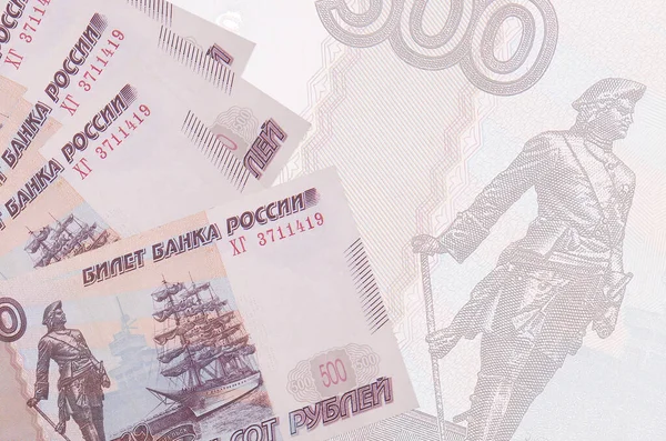 500 Российских Рублей Лежат Стопке Фоне Большой Полупрозрачной Купюры Аннотация — стоковое фото