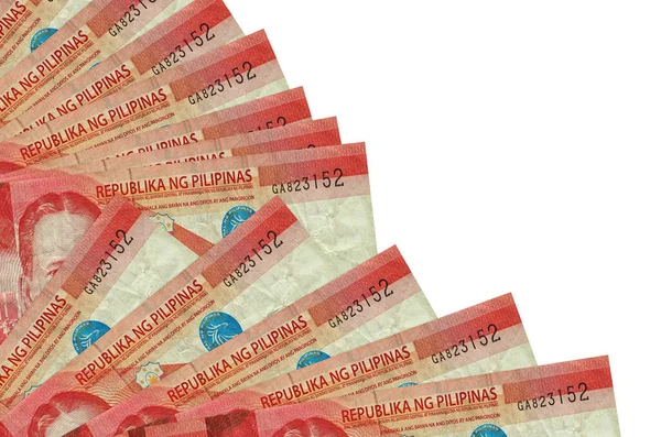 50 Filipinli piso banknotları beyaz arka planda izole edilmiş, fotokopi alanı da yakın planda tutuluyor. Maaş zamanı kavramı veya finansal işlemler