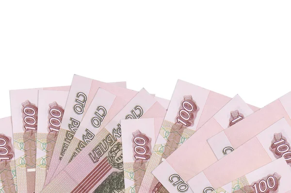 Ekranın alt tarafında 100 Rus rublesi banknotu var. Beyaz arka planda izole edilmiş ve fotokopi alanı var. Paralı iş kavramları için arkaplan afişi şablonu
