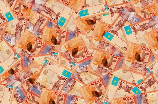 5000 Kazahsztáni Tenge Bankjegy Van Egy Nagy Kupacban Gazdag Élet — Stock Fotó