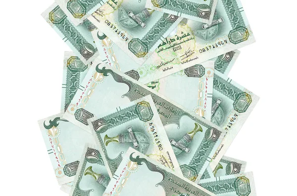 Beyazlar üzerinde izole edilmiş 10 tane BAE Dirhams banknotu var. Birçok banknot sol ve sağ tarafta beyaz kopya alanı ile düşüyor