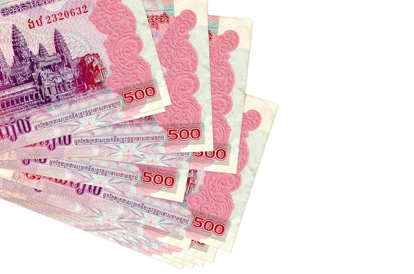 500 Kamboçyalı isyan senedi küçük gruplar halinde ya da beyazlara ayrılmış paketler halinde yatar. Kopyalama alanı olan bir model. İş ve para değişimi kavramı