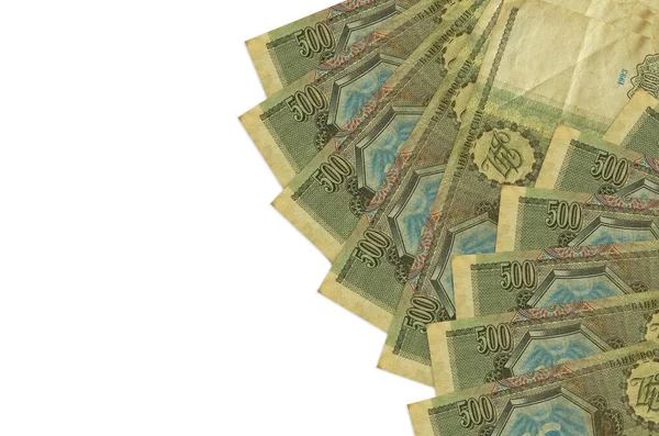 500 rusya rublesi banknotları beyaz arka planda fotokopi alanı ile izole bir şekilde duruyor. Zengin yaşam kavramsal geçmişi. Büyük miktarda ulusal para birimi zenginliği