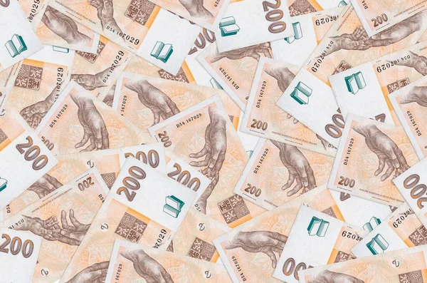 200 Çek korun banknotu büyük bir yığın halinde duruyor. Zengin yaşam kavramsal geçmişi. Büyük miktarda para.