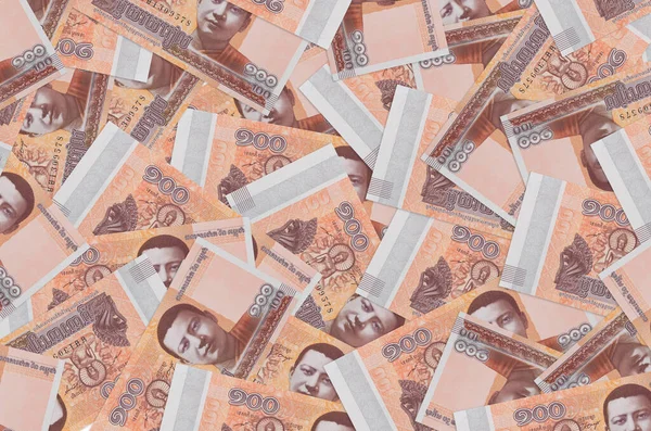 100 Kamboçyalı isyan faturası yığınla. Zengin yaşam kavramsal geçmişi. Büyük miktarda para.