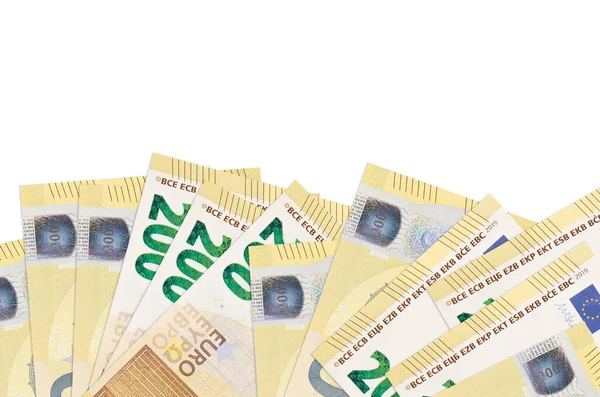 Ekranın alt tarafında 200 avroluk banknotlar var. Beyaz arka planda izole edilmiş ve fotokopi alanı var. Paralı iş kavramları için arkaplan afişi şablonu