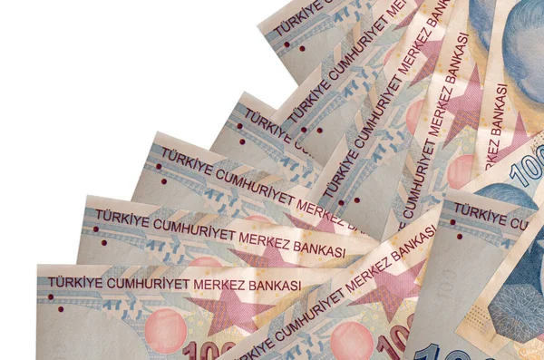 100 Türk lirası banknotlar beyaza izole edilmiş şekilde farklı bir sırayla yatar. Yerel bankacılık ya da para kazanma konsepti. İş arkaplanı afişi