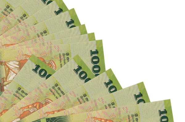 1000 Sri Lanka rupi banknotları beyaz arka planda izole edilmiş, fotokopi alanı da pervaneye yakın duruyor. Maaş zamanı kavramı veya finansal işlemler