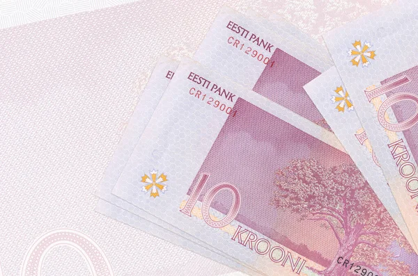 10 Estonya kroon banknotu büyük yarı şeffaf banknotun arka planında duruyor. Ulusal para biriminin soyut sunumu. İş konsepti