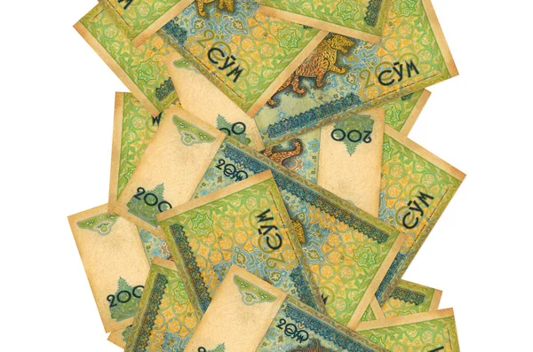 200 tane Özbekistanlı som banknot beyazın üzerinde izole halde uçuyor. Birçok banknot sol ve sağ tarafta beyaz kopya alanı ile düşüyor