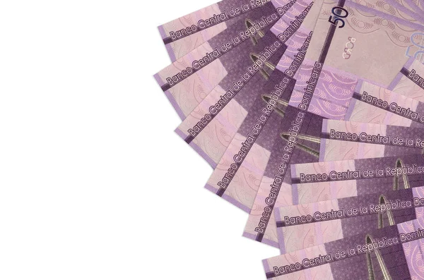 50 Dominik pezosu, beyaz arka planda fotokopi alanı ile izole bir şekilde duruyor. Zengin yaşam kavramsal geçmişi. Büyük miktarda ulusal para birimi zenginliği