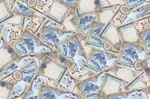 500 Nepal rupisi büyük bir yığın halinde duruyor. Zengin yaşam kavramsal geçmişi. Büyük miktarda para.