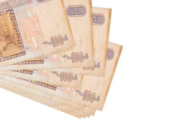 100个危地马拉格查尔钞票分成小团或包裹在白色上 带复制空间的模型 业务和货币兑换概念 — 图库照片