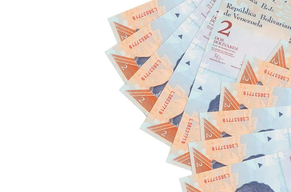 2 Venezuela bolivarı banknotları beyaz arka planda fotokopi uzayı ile izole edilmiş. Zengin yaşam kavramsal geçmişi. Büyük miktarda ulusal para birimi zenginliği