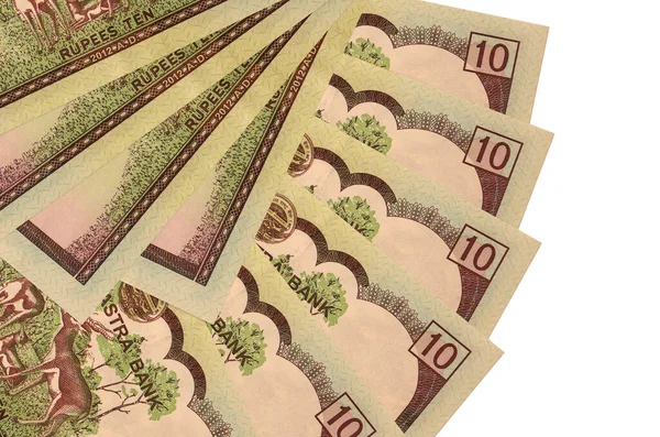 10 Nepal Rupisi banknotları beyaz arka planda izole edilmiş, fotokopi alanı da yakın planda. Finansal işlemler kavramı