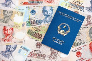 Vietnam dong para birimi faturaları ve pasaport kapatılıyor. Seyahat ve tatil kavramı
