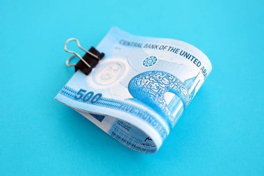 Birleşik Arap Emirlikleri 'nin kara para banknotları. Finans ve bankacılık kavramı