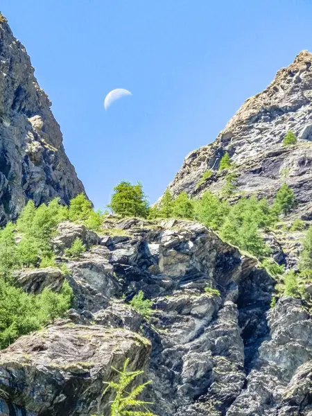 Měsíc Nad Horami Alpách Gressoney Valley Nachází Údolí Aosta Severní — Stock fotografie