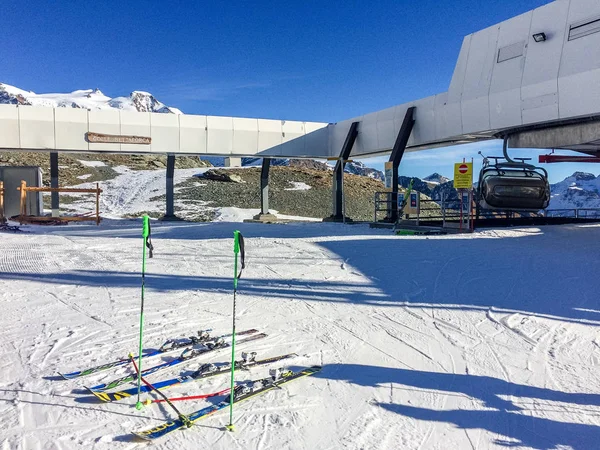 アルプスのスキー場 グレッソニーは シャンポルクとアラグナ ヴァルセシアと共に イタリア北部のアオスタ渓谷最大のスキーリゾートの一つです — ストック写真