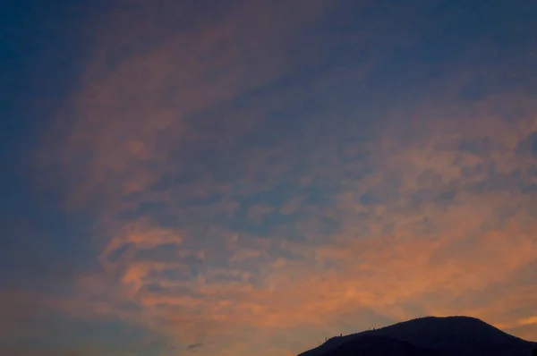 Prachtige Bewolkte Roze Witte Hemel Monaco Bij Zonsondergang Zomer — Stockfoto